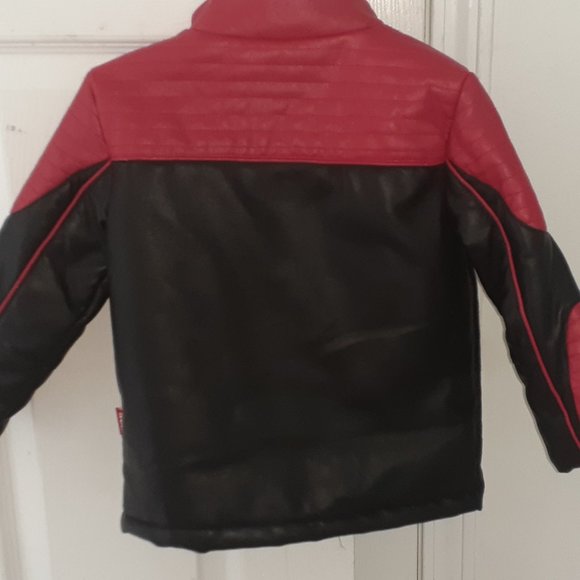 Keeping warm - Picture 2 of 4